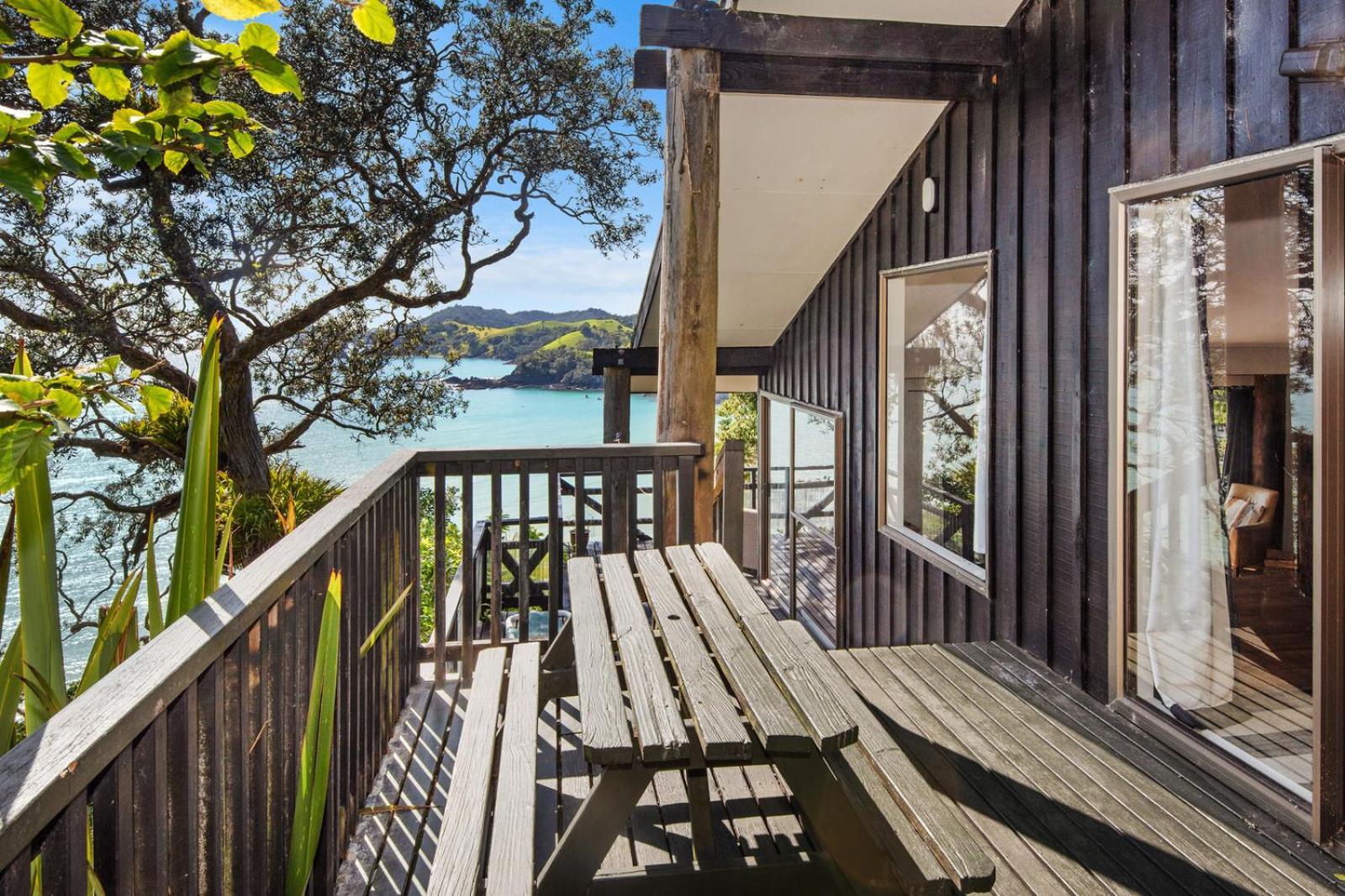 Bayview Beauty - Helena Bay Holiday Home Lyttelton Exterior foto